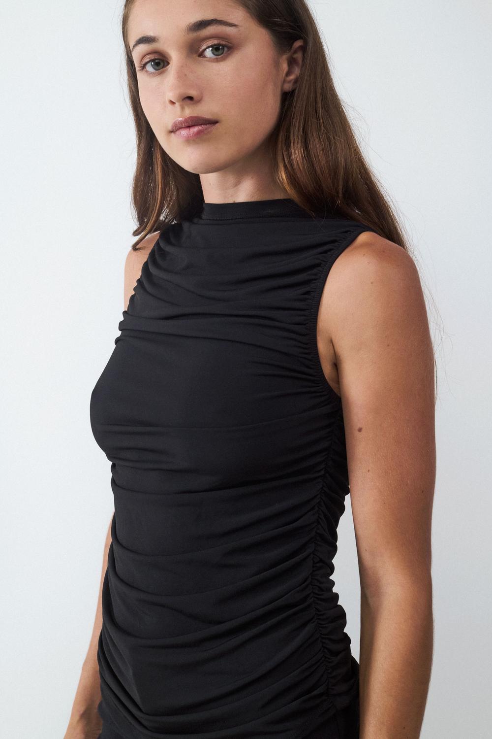 model_shot-front